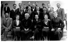 Henryk Sowiński trzeci z prawej w dolnym rzędzie, lata 20-30. XX w.