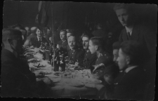 Żołnierze podczas posiłku, lata 20-30. XX w.