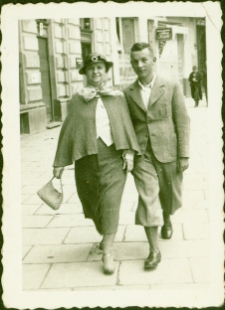 Spacer po mieście, ul. Kilińskiego, Białystok, lata 20-30. XX w.