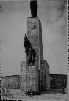 Wycieczka zakładowa pracowników Fabryki Przyrządów i Uchwytów w Białymstoku, "Pomnik Wolności", Wzgórze Gellerta, Budapeszt, Węgry, lata 70. XX w.