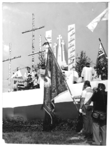 Poświęcenie sztandaru NSZZ "Solidarność" Fabryki Przyrządów i Uchwytów, kościół pw. WNMP, Białystok, 3 maja 1981 r.