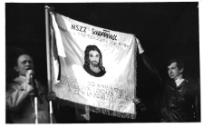 Poświęcenie sztandaru NSZZ "Solidarność" Fabryki Przyrządów i Uchwytów, ul. Łąkowa 3, Białystok, 3 maja 1981 r.
