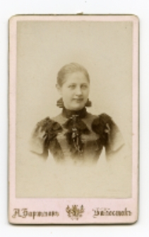 Portret kobiety, zdjęcie wykonano w atelier fotograficznym, ul. Kilińskiego 16, Białystok, 1896-1904 r. Fot. Wolfgang A. Bartmann