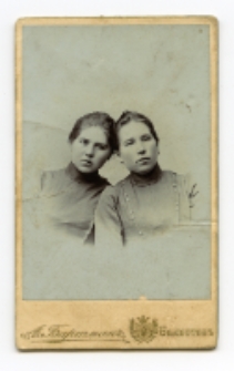 Portret dwóch kobiet, zdjęcie wykonano w atelier fotograficznym, ul. Kilińskiego 16, Białystok, 1896-1904 r. Fot. Wolfgang A. Bartmann
