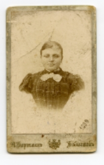 Portret kobiety, zdjęcie wykonano w atelier fotograficznym, ul. Kilińskiego 16, Białystok, 1896-1904 r. Fot. Wolfgang A. Bartmann