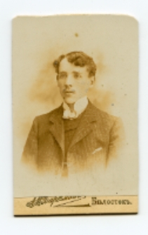 Portret mężczyzny, zdjęcie wykonano w atelier fotograficznym, ul. Kilińskiego 16, Białystok, 1896-1904 r. Fot. Wolfgang A. Bartmann