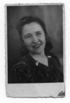 Portret kobiety, zdjęcie wykonano w atelier fotograficznym, ul. Sienkiewicza 12, Białystok, 3 luty 1942 r. Fot. Roman Iliński