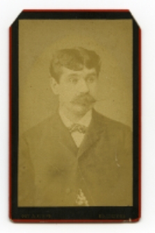 Portret mężczyzny, zdjęcie wykonano w atelier fotograficznym, Białystok, 1874-1894 r. Fot. August Jaeger
