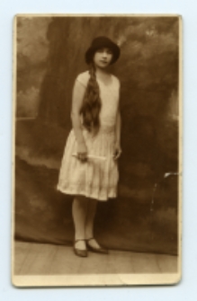 Portret kobiety, zdjęcie wykonano w atelier fotograficznym, ul. Sienkiewicza 28, Białystok, 1914-1939 r. Fot. Berel (Borys) Łoźnicki