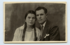 Portret pary, zdjęcie wykonano w atelier fotograficznym, ul. Sienkiewicza 28, Białystok, 1914-1939 r. Fot. Berel (Borys) Łoźnicki