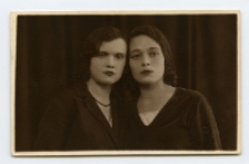 Portret dwóch kobiet, zdjęcie wykonano w atelier fotograficznym, ul. Sienkiewicza 28, Białystok, 1914-1939 r. Fot. Berel (Borys) Łoźnicki