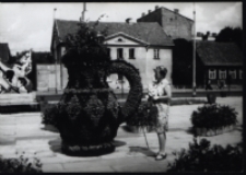 Zinaida Siemieńczuk, dekoracje z okazji Centralnych Dożynek, ul. Jurowiecka, Białystok, 1973 r.