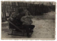 Anna Siemieńczuk z ojcem Władysławem ul. Piasta 7, Białystok, 1959 r.