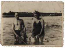 Zinaida Siemieńczuk z bratem Anatolem i z rodzicami, Jurowce, druga połowa lat 30. XX w.