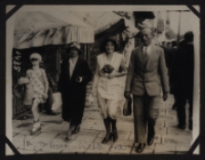 Spacer rodzinny, ul. Lipowa, Białystok, 1932 r.