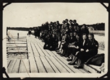 Wycieczka szkolna z gimnazjum im. ks. Anny z Sapiehów Jabłonowskiej, Augustów, 1937 r.