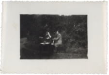 Ogr&oacute;d przed domem, ul. Słonimska 42, Białystok, lata 50-60 XX w.