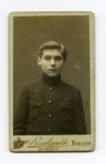 Portret chłopca, zdjęcie wykonano w atelier fotograficznym, ul. Lipowa 23, Białystok, 1897-1915 r. Fot. Zakład fotograficzny "Szymborscy Rembrandt"