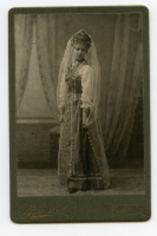 Portret kobiety, zdjęcie wykonano w atelier fotograficznym, ul. Sienkiewicza 12, Białystok, 1903-1939 r. Fot. Zakład fotograficzny "Izrael (Srol) Rendel"