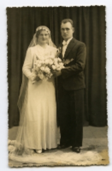 Portret ślubny, zdjęcie wykonano w atelier fotograficznym, ul. Sienkiewicza 12, Białystok, 25 pażdziernik 1938 r. Fot. Zakład fotograficzny "Izrael (Srol) Rendel"