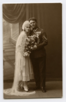 Portret ślubny, zdjęcie wykonano w atelier fotograficznym, ul. Sienkiewicza 12, Białystok, 8 listopad 1930 r. Fot. Zakład fotograficzny "Izrael (Srol) Rendel"