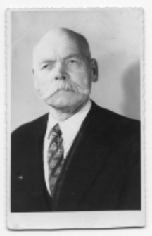 Portret mężczyzny - W. Nowacki, zdjęcie wykonano w atelier fotograficznym, ul. Sienkiewicza 24, Białystok, 22 kwiecień 1943 r. Fot. Zakład fotograficzny "Schmidt"