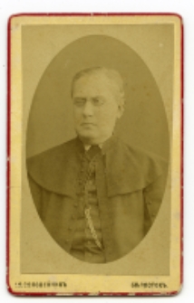 Portret mężczyzny, zdjęcie wykonano w atelier fotograficznym, Rynek Kościuszki, Białystok, 1887 r. Fot. Zakład fotograficzny "Sołowiejczykowie"