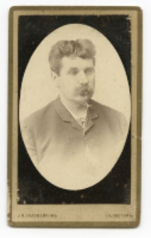 Portret mężczyzny, zdjęcie wykonano w atelier fotograficznym, Rynek Kościuszki 11, Białystok, 1885-1895 r. Fot. Zakład fotograficzny "Sołowiejczykowie"