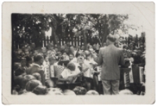 Koncert szkolnego zespołu w ogrodzie, Białystok, lata 60. XX w.