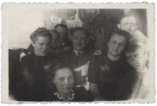 Roman Maksimiuk z uczniami, Białystok, lata 60. XX w.