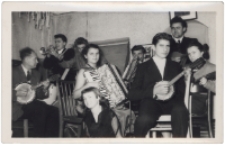 Szkolny zesp&oacute;ł muzyczne prowadzony przez Romana Maksimiuka, Białystok, lata 50-60. XX w.