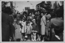 Pracownicy Fabryki Przyrząd&oacute;w i Uchwyt&oacute;w na pochodzie z okazji święta 1 maja, Białystok, 1 maj 1966 r.