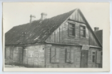 Sklep w drewnianym budynku, ul. Czysta 8 (skrzyżowanie z ul. Ślepą), Białystok, 1945-1969 r. Fot. Zenon Miecielski