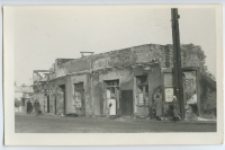 Zniszczony murowany budynek, ul. Dąbrowskiego (obecna ul. Abramowicza), róg ul. Stalina, Białystok, 1945-1969 r. Fot. Zenon Miecielski