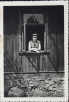 Kobieta w oknie, ul. Modlińska, Białystok, lata 60. XX w.