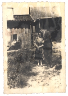 Na podwórku, ul. Kraszewskiego 10, Białystok, 1942 r.