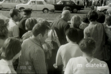 Wypadek samochodowy, ul. Feliksa Dzierżyńskiego, Białystok, druga połowa lat 70. XX w., fot. ze zbiorów Andrzeja Trzcińskiego