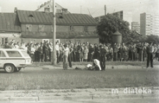Wypadek samochodowy, ul. Feliksa Dzierżyńskiego, Białystok, druga połowa lat 70. XX w., fot. ze zbiorów Andrzeja Trzcińskiego
