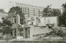 Rozbiórka domu, ul. Feliksa Dzierżyńskiego, Białystok, druga połowa lat 70. XX w., fot. ze zbiorów Andrzeja Trzcińskiego