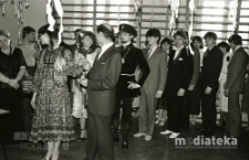 Szkolny bal karnawałowy, Białystok, druga połowa lat 70. XX w., fot. ze zbiorów Andrzeja Trzcińskiego