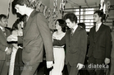 Szkolny bal karnawałowy, Białystok, druga połowa lat 70. XX w., fot. ze zbior&oacute;w Andrzeja Trzcińskiego