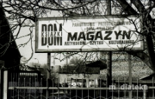 Baner reklamowy, Białystok, druga połowa lat 70. XX w., fot. ze zbiorów Andrzeja Trzcińskiego