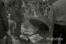 Giełda staroci, Plac XXX-lecia PRL, Białystok, ok. 1978 r., fot. ze zbiorów Andrzeja Trzcińskiego