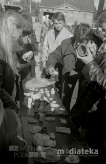 Giełda staroci, Plac XXX-lecia PRL, Białystok, ok. 1978 r., fot. ze zbiorów Andrzeja Trzcińskiego