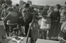 Giełda staroci, Plac XXX-lecia PRL, Białystok, ok. 1978 r., fot. ze zbiorów Andrzeja Trzcińskiego