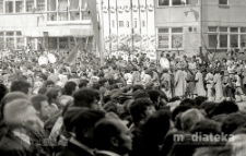 Pochód z okazji świięta 1 Maja, Aleja 1 Maja, Białystok, ok. 1978 r., fot. ze zbiorów Andrzeja Trzcińskiego