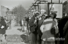 Giełda staroci, Plac XXX-lecia PRL, Białystok, ok. 1978 r., fot. ze zbior&oacute;w Andrzeja Trzcińskiego