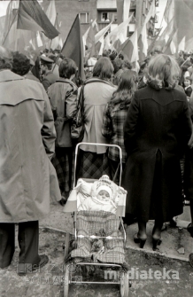 Pochód z okazji świięta 1 Maja, Aleja 1 Maja, Białystok, ok. 1978 r., fot. ze zbiorów Andrzeja Trzcińskiego