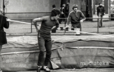 Stadion, skok wzwyż, ul. Jurowiecka, Białystok, ok. 1978 r., fot. ze zbiorów Andrzeja Trzcińskiego
