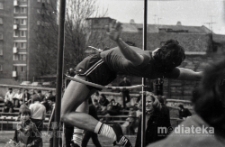 Stadion, skok wzwyż, ul. Jurowiecka, Białystok, ok. 1978 r., fot. ze zbiorów Andrzeja Trzcińskiego